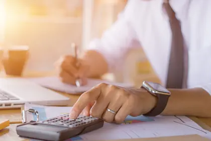 كلية الاقتصاد والعلوم الإدارية