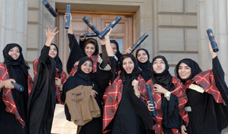 وزير التعليم العالي يزور جامعة الملكة أروى للاحتفاء بتكريم الطلبة الأوائل