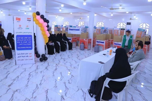 مأرب.. تسليم 30 امرأة نازحة حقائب التمكين الاقتصادي
