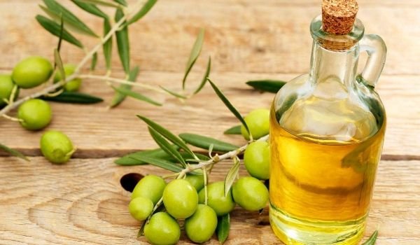 أخصائية: ثلاث ملاعق زيت زيتون يوميا تقي من سرطان الثدي