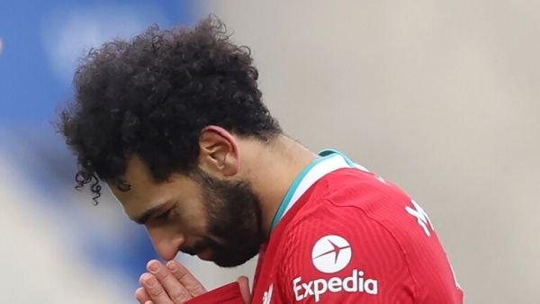 نجل داعية مشهور يهاجم محمد صلاح ويقارنه بـ"أبو تريكة"