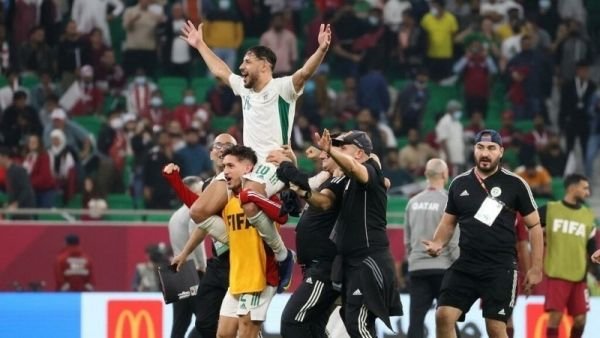 الجزائر تقصي قطر وتلحق بتونس إلى نهائي كأس العرب