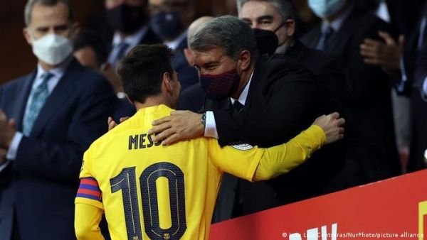 رئيس برشلونة يفتح الباب أمام ميسي وهالاند