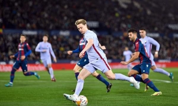 برشلونة يقلب تأخره أمام ليفانتي إلى انتصار مثير