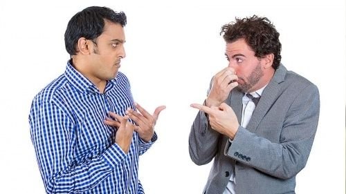 دراسة: رائحة الجسم قد تكون سبب في "اختيار الأصدقاء"