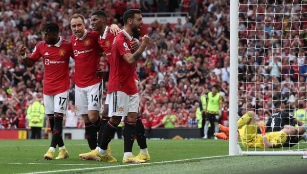 مانشستر يونايتد يوقف انتصارات أرسنال في الدوري الإنجليزي