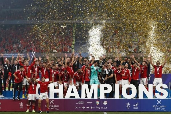 الأهلي يهزم الزمالك ويتوج بكأس السوبر المصري