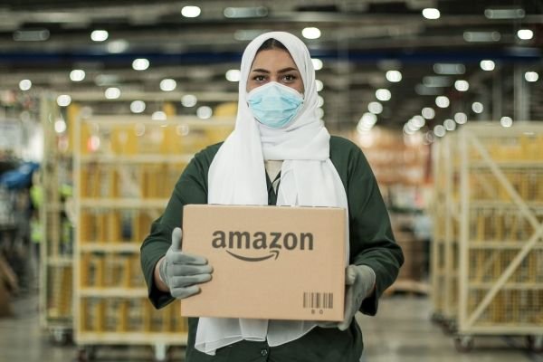 بعد "فيسبوك" و"تويتر".. أمازون تخطط لتسريح 10 آلاف موظف