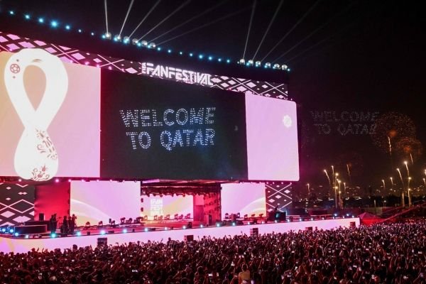 افتتاح مهرجان "فيفا" للمشجعين بالدوحة وسط حضور جماهيري غفير