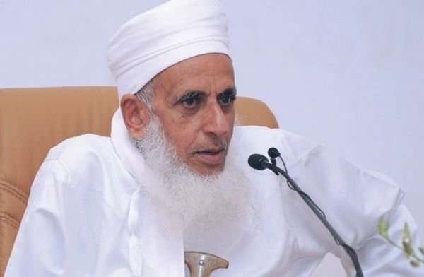 مفتي سلطنة عمان : من يدعي حب الله ويسارع في معصيته ’كاذب’
