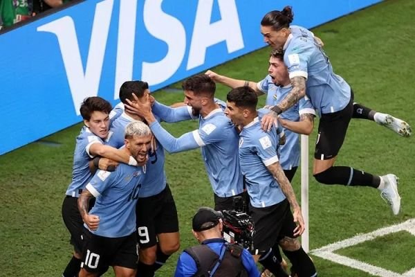 أورغواي تودع كأس العالم رغم فوزها على غانا بثنائية