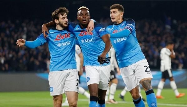 نابولي يحقق فوزاً كبيراً على يوفنتوس في الدوري الإيطالي