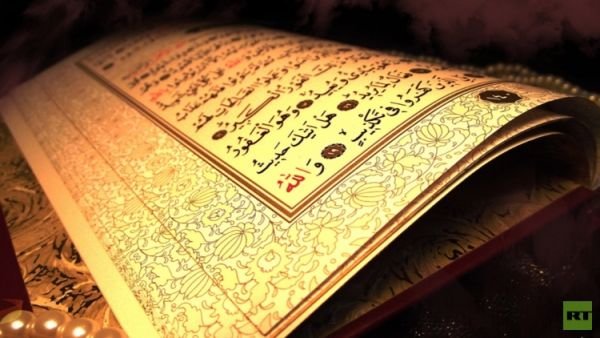 منذ 53 عاما.. أردني يرمم 200 ألف نسخة من المصحف