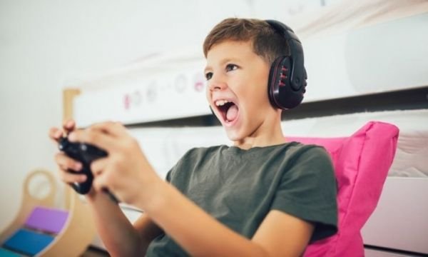طفلك مدمن على الألعاب الإلكترونية؟ إليك العلاج 