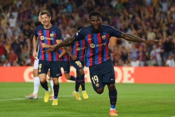 برشلونة يحسم الكلاسيكو ويعزز صدارته في الدوري الإسباني