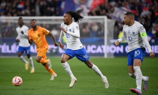 فرنسا تنتصر في معقلها برباعية نظيفة على هولندا في كأس أمم أوروبا