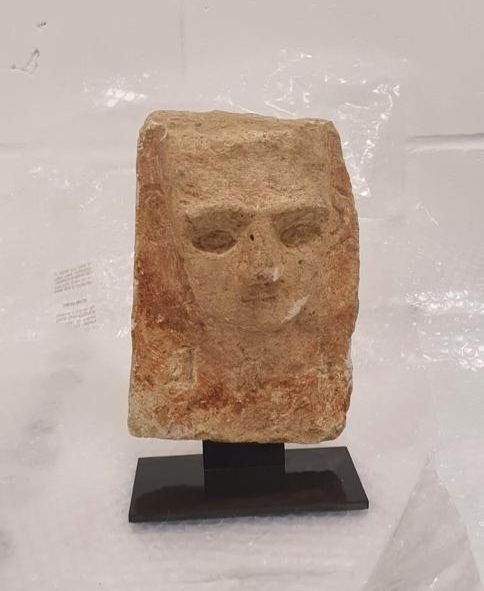 اليمن يستعيد أربع قطع أثرية تم ضبطها في بريطانيا