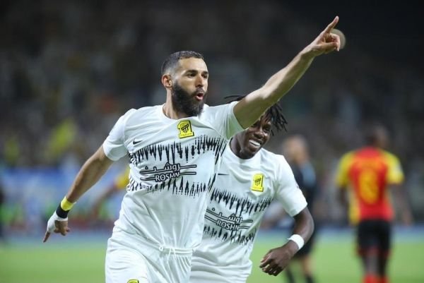 بنزيمة يواصل تألقه ويقود الاتحاد لدور الثمانية بالبطولة العربية