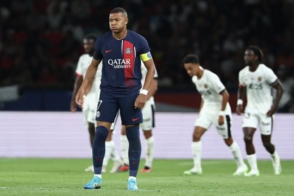الدوري الفرنسي.. نيس يسقط باريس سان جيرمان على ملعبه