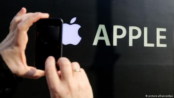 آبل تصحح العيوب المستخدمة لزرع برمجيات التجسس