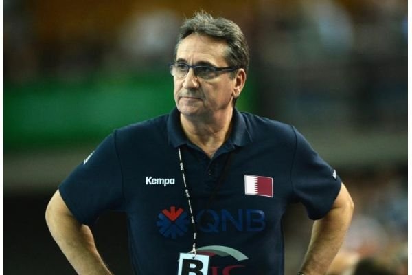 الاتحاد القطري يقيل مدرب المنتخب فاليرو ريفيرا