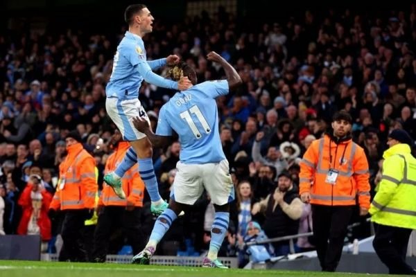 مانشستر سيتي يكتسح بورنموث بسداسية ويتصدر الدوري الإنجليزي