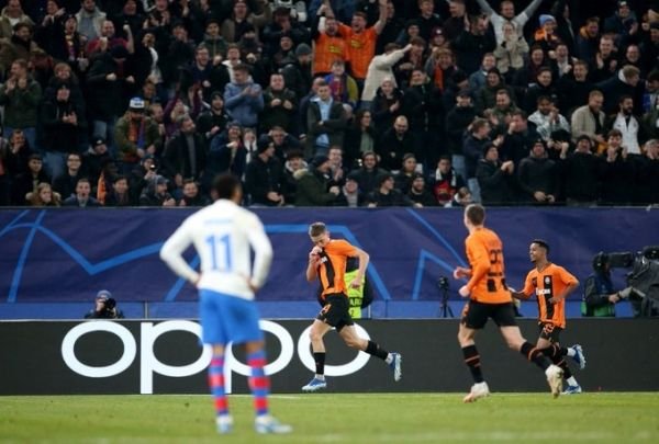برشلونة يتعرض لهزيمة مفاجئة أمام شاختار في أبطال أوروبا