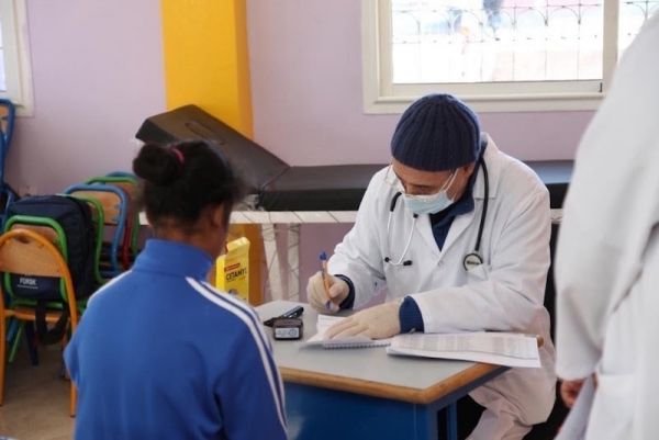 ما أسباب وأعراض الخناق الكاذب لدى الأطفال؟