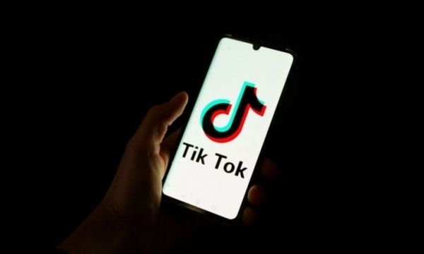 ألبانيا تحظر استخدام تيك توك لمدة عام بعد مقتل قاصر