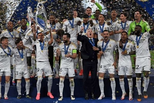 ريال مدريد أفضل نادٍ لعام 2024 وبرشلونة الأفضل في السيدات