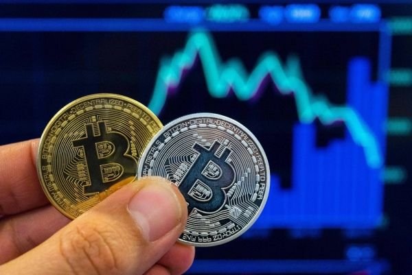 عملة بيتكوين الرقمية تشهد تراجعا جديدا