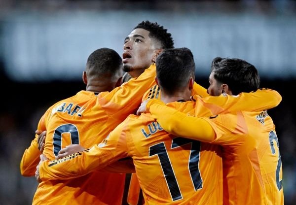 ريال مدريد يخطف فوزا قاتلا أمام فالنسيا وينفرد بصدارة الدوري الإسباني