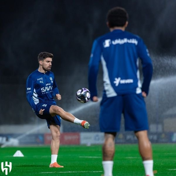 الهلال السعودي يحاول مصالحة جماهيره بقرار استثنائي