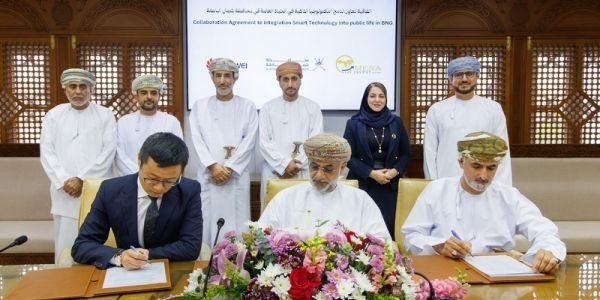 توقيع اتفاقية توظيف الحلول الذكيّة والذكاء الاصطناعي في سلطنة عمان