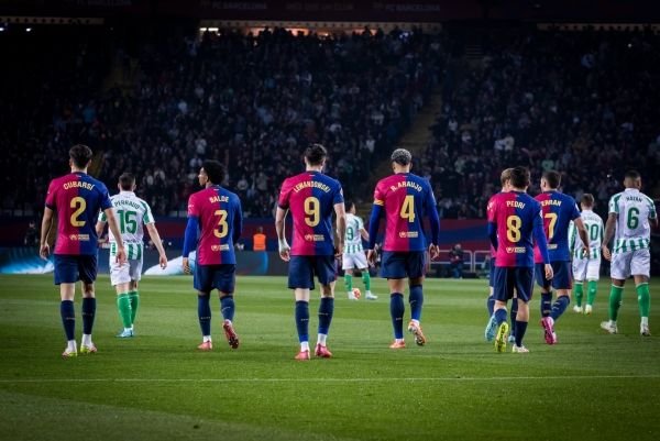 برشلونة يسقط في فخ التعادل مع ريال بيتيس بالدوري الإسباني