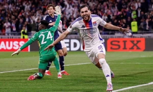 شرقي يقود أولمبيك ليون لتعادل مثير مع مانشستر يونايتد في الدوري الأوروبي