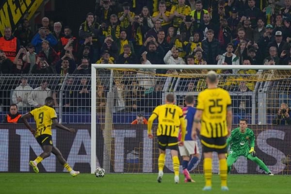 برشلونة يتأهل إلى نصف نهائي دوري أبطال أوروبا رغم خسارته أمام دورتموند