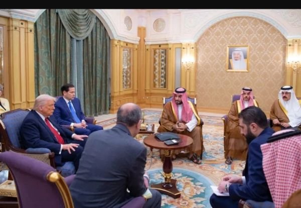 ظهر في اجتماعات ترامب الأخيرة.. ما هو جهاز "سيسكو" المؤمن؟