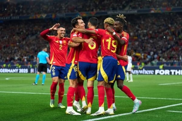 إسبانيا تحسم القمّة المثيرة أمام فرنسا وتبلغ نهائي دوري الأمم الأوروبية