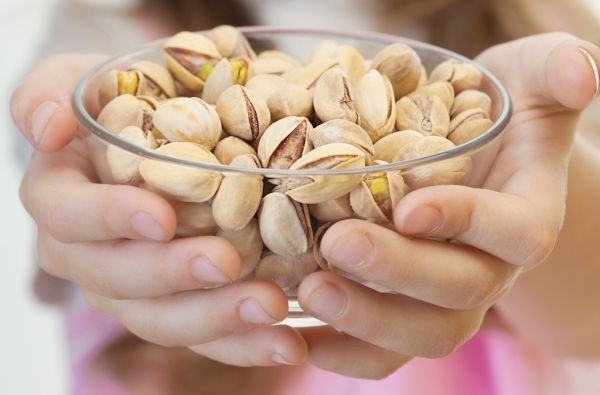 مع حلول العيد.. الفستق للأطفال ليس فقط للتسلية بل "كنز غذائي" يعزز المناعة والنمو