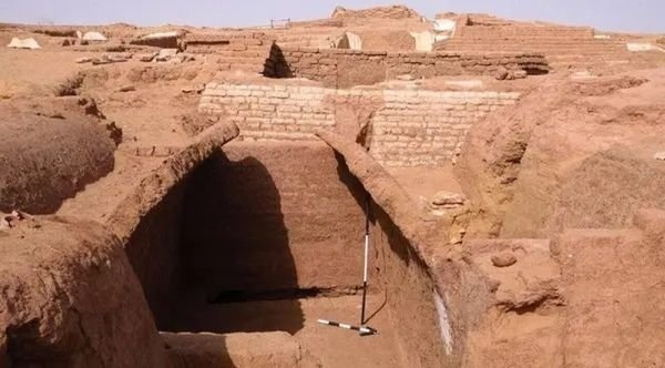 مصر تعلن اكتشاف مقابر أثرية جديدة من العصرين اليوناني والروماني
