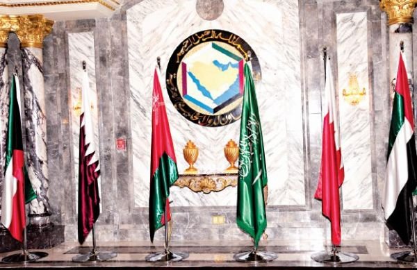 «الخليج» يلجأ إلى العمالة الأردنية والسودانية والتركية.. لتعويض «اللبنانية»