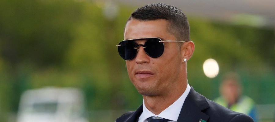 رسمياً.. كريستيانو رونالدو "يغيّر جلده" ويغادر ريال مدريد إلى يوفنتوس الإيطالي