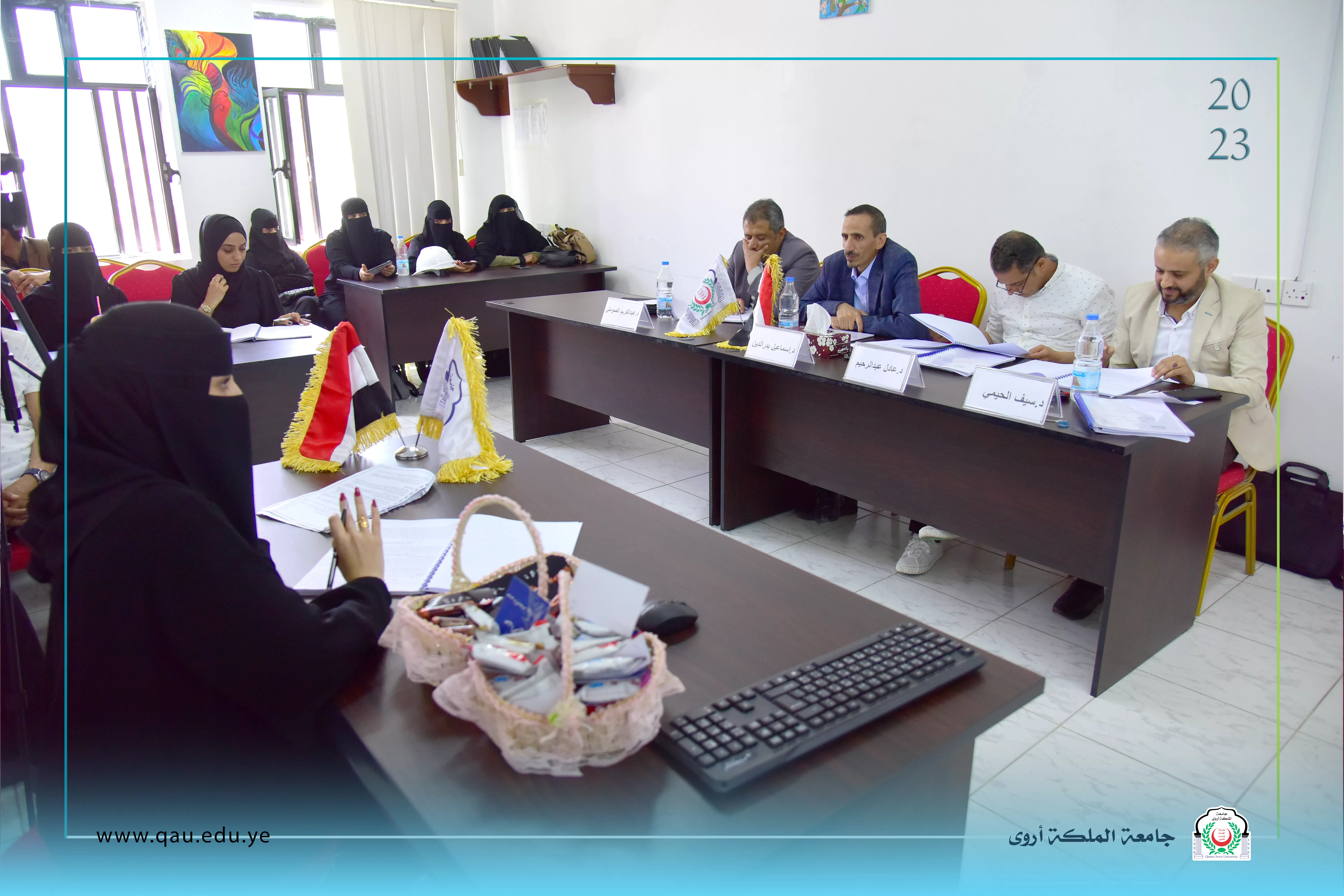 طلبة كلية الحقوق بجامعة الملكة أروى يناقشون أبحاث تخرجهم