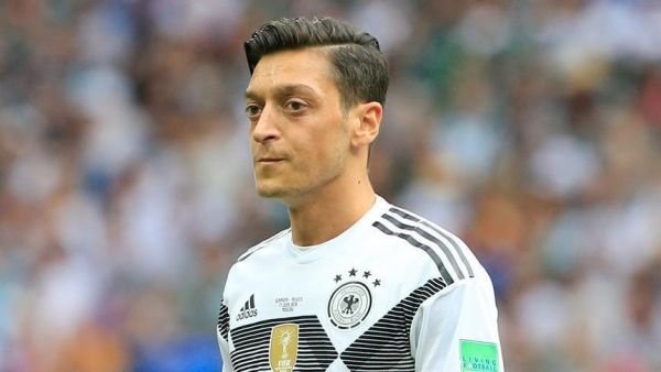 الألماني أوزيل يعلن اعتزاله اللعب الدولي