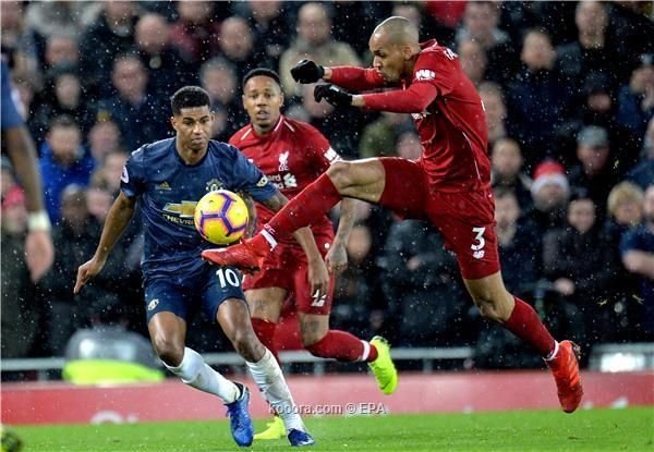 ليفربول يهزم مانشستر يونايتد ويستعيد الصدارة في الدوري الإنجليزي