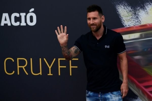 ميسي يريد البقاء في برشلونة "لأطول فترة ممكنة"
