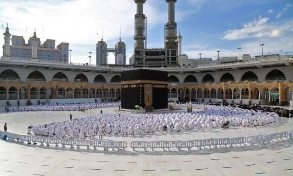 السعودية ترفع عدد الحجاج هذا العام إلى مليون