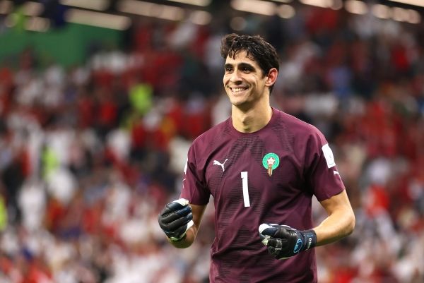 لماذا رفض الدولي المغربي ياسين بونو الانتقال إلى ريال مدريد؟