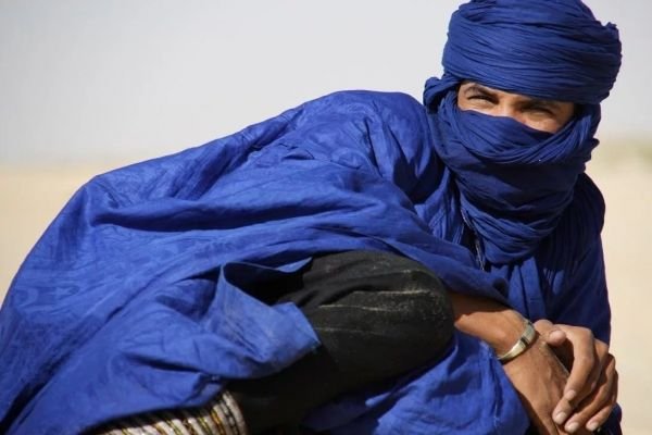 الطوارق في الصحراء الكبرى.. لماذا يتلثمون حتى وهم نيام؟